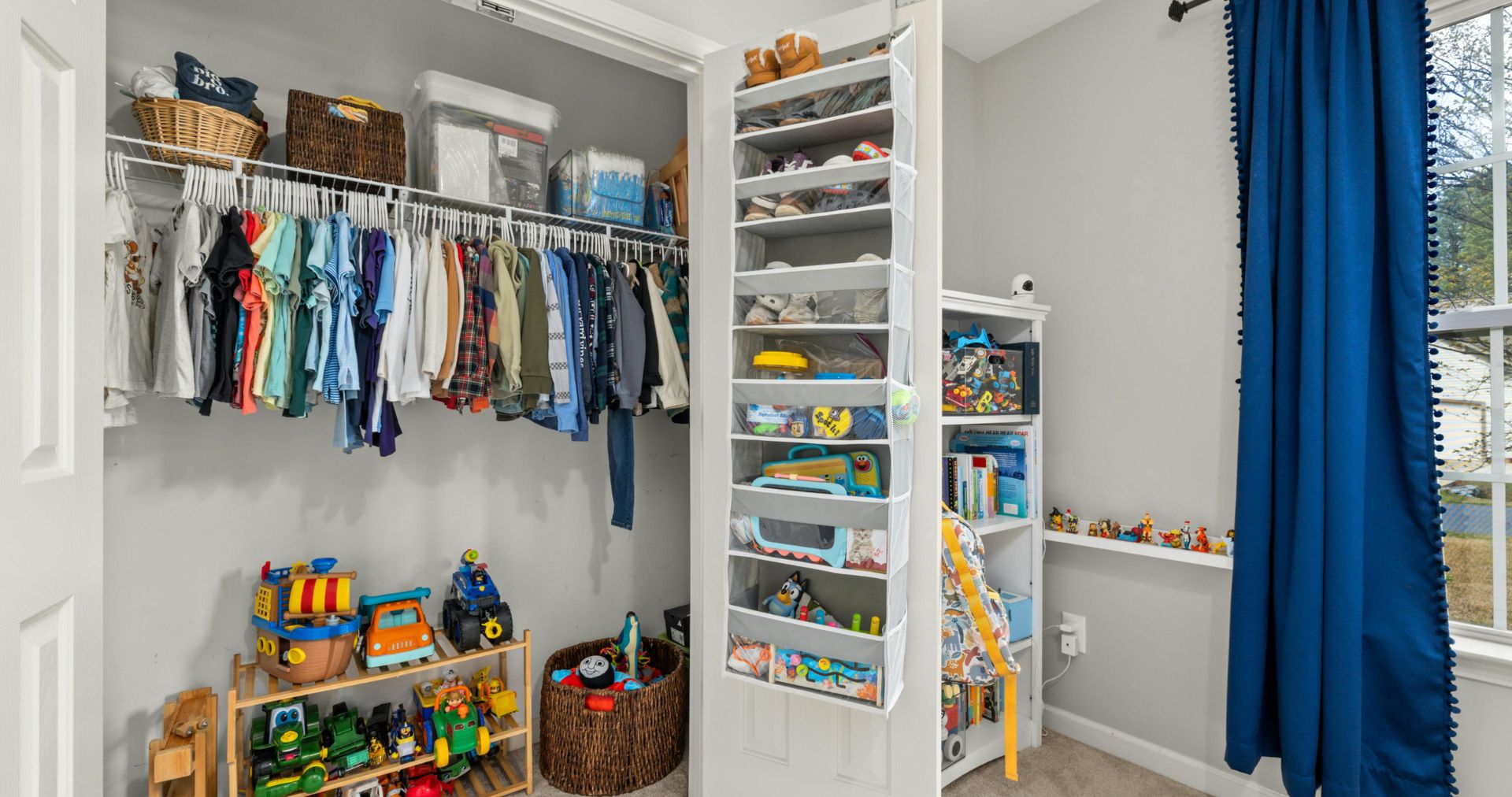organized kids closet